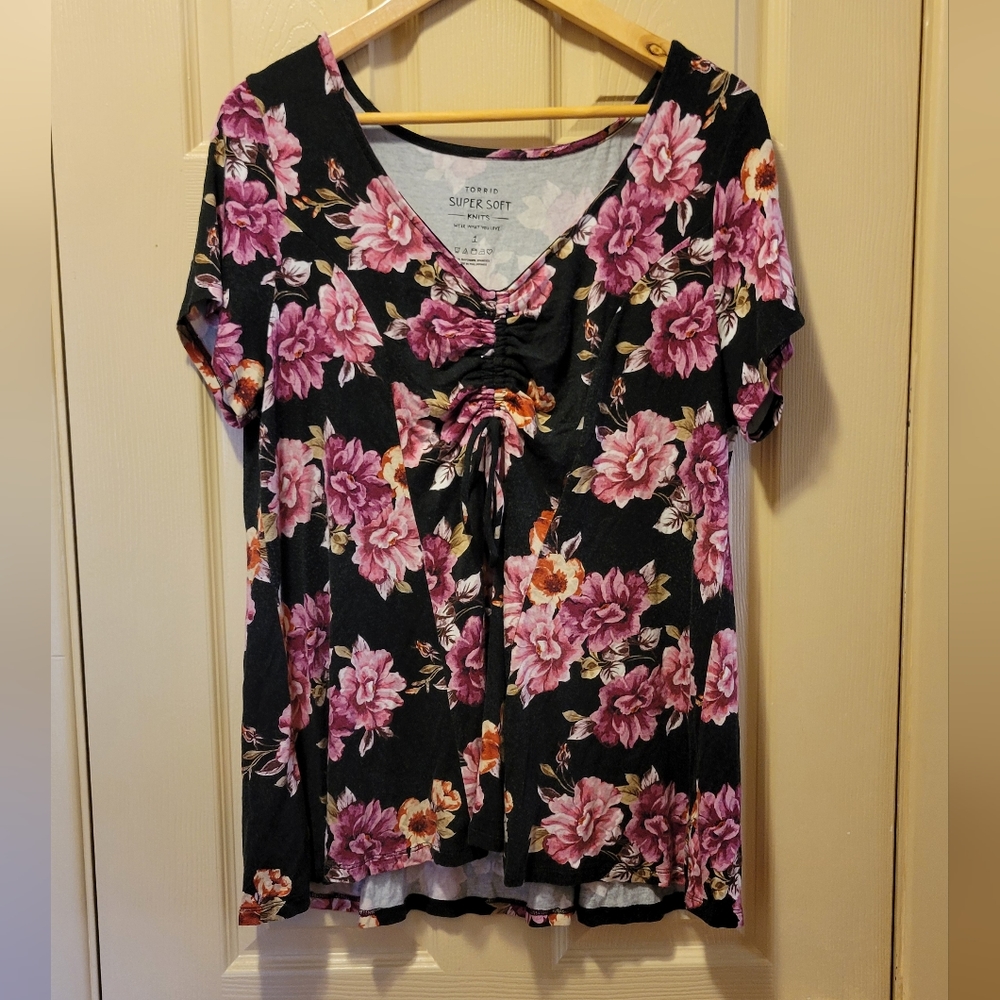 🌻Torrid Short Sleeve Babydoll Floral Shirt with Front Tie Gently Used Condition